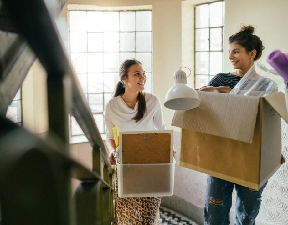 Studenten verhuizen dozen