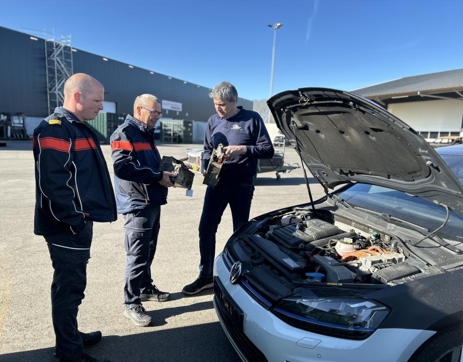 Gedemonteerde onderdelen van Klein Gunnewiek Autodemontage 
