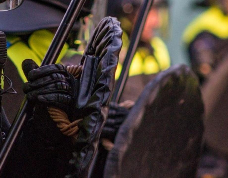 Mobiele Eenheid in staat van paraatheid met wapenstok